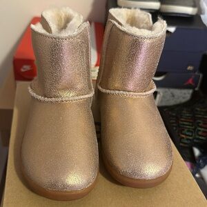 Metallic Glitter Toddler Size 9 Ugg !!
